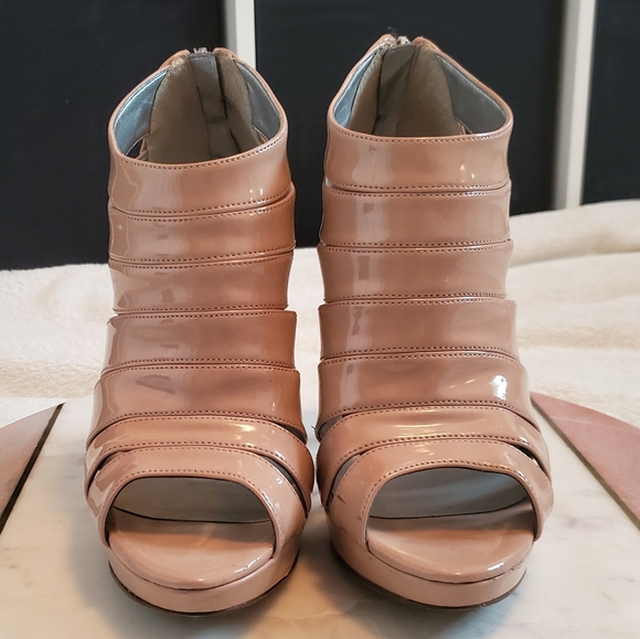 Guess Nude Heels - Picture 2 of 8